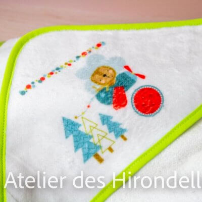 Serviette à capuche bébé