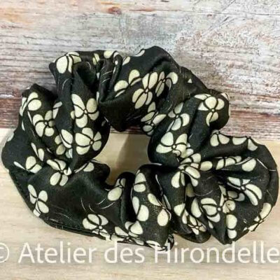 Chouchou en satin - fleurs noires et crèmes